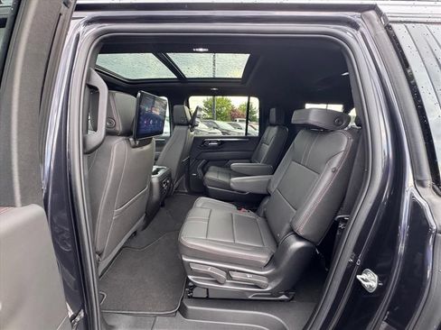 New 2025 Chevrolet Suburban RST w/ RST Capability Package AWD/4WD image 10