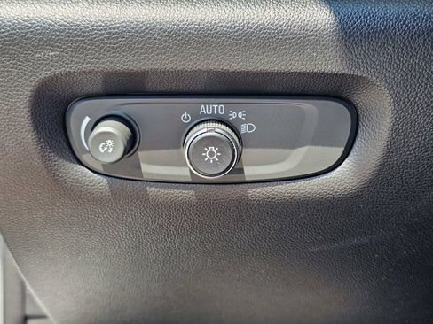 Used 2022 Chevrolet Traverse Premier FWD image 20