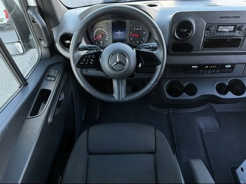Used 2025 Mercedes-Benz Sprinter 2500 image 11