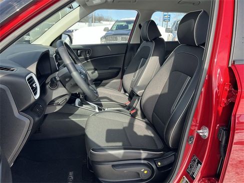 Used 2023 Hyundai Venue Limited image 15