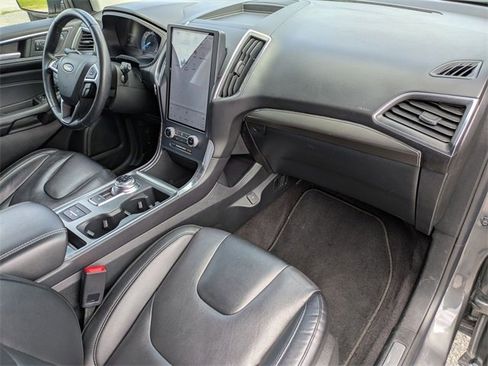 Used 2022 Ford Edge Titanium image 23