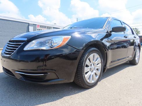 Used 2013 Chrysler 200 LX FWD image 31