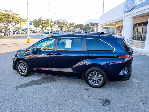 Used 2021 Toyota Sienna LE image 8