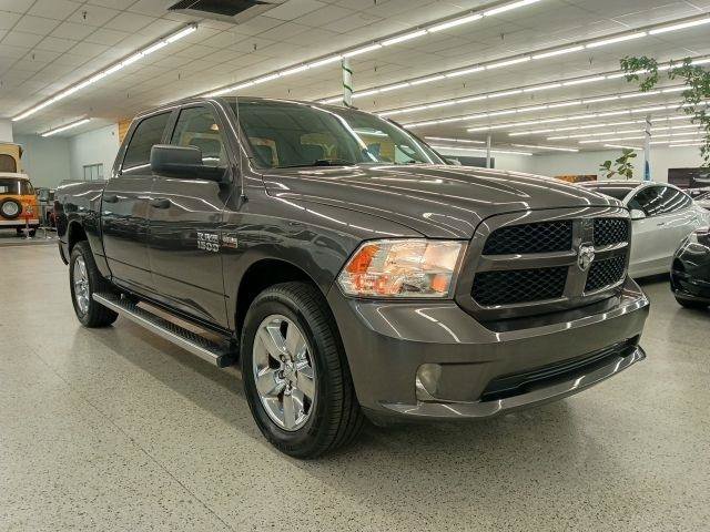Used 2018 RAM 1500 Express w/ Express Value Package AWD/4WD image 3
