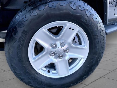 Used 2020 Jeep Gladiator Sport w/ Quick Order Package 24S image 10