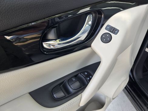 Used 2022 Nissan Rogue Sport SL AWD/4WD image 19