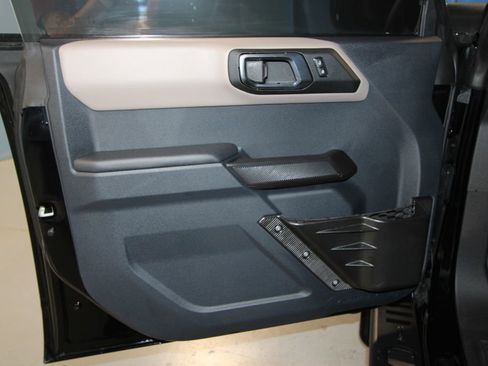 Used 2024 Ford Bronco Wildtrak image 5