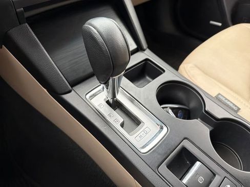 Used 2017 Subaru Outback 2.5i Limited image 15