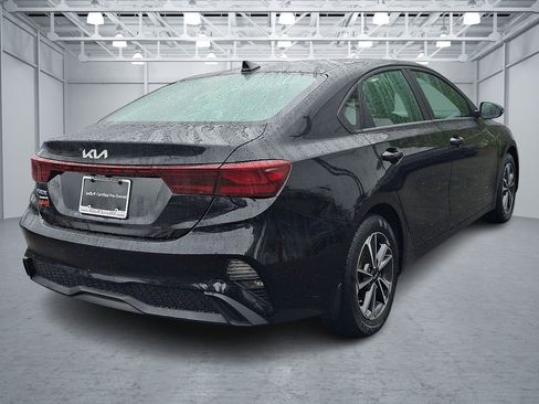 Used 2022 Kia Forte LXS w/ LXS Technology Package image 5