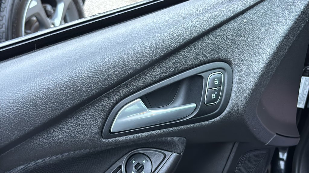 Used 2018 Ford Focus SE FWD image 9