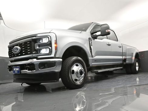 Used 2024 Ford F350 Lariat image 29