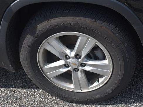 Used 2020 Chevrolet Trax LT w/ LT Convenience Package FWD image 11
