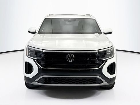 Used 2024 Volkswagen Atlas Cross Sport SE w/ Panoramic Sunroof Package AWD/4WD image 2
