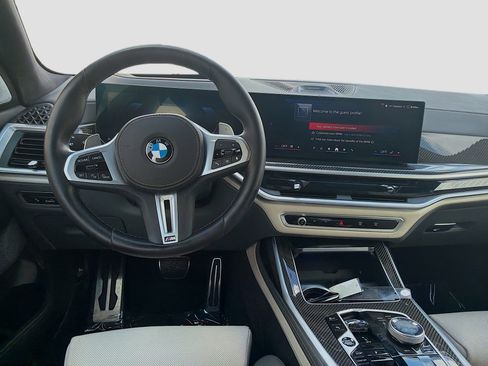 Used 2025 BMW X7 M60i AWD/4WD image 18