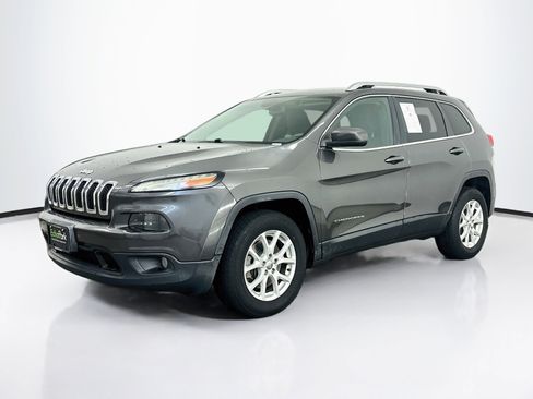 Used 2014 Jeep Cherokee Latitude AWD/4WD image 3