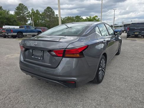 Used 2024 Nissan Altima 2.5 SV image 4