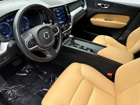 Used 2020 Volvo XC60 T5 Momentum w/ Protection Package Premier image 10