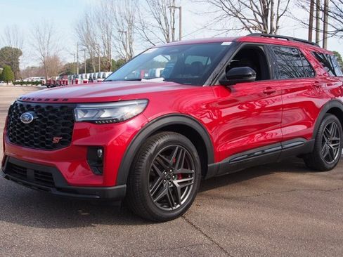Certified 2025 Ford Explorer ST AWD/4WD image 3