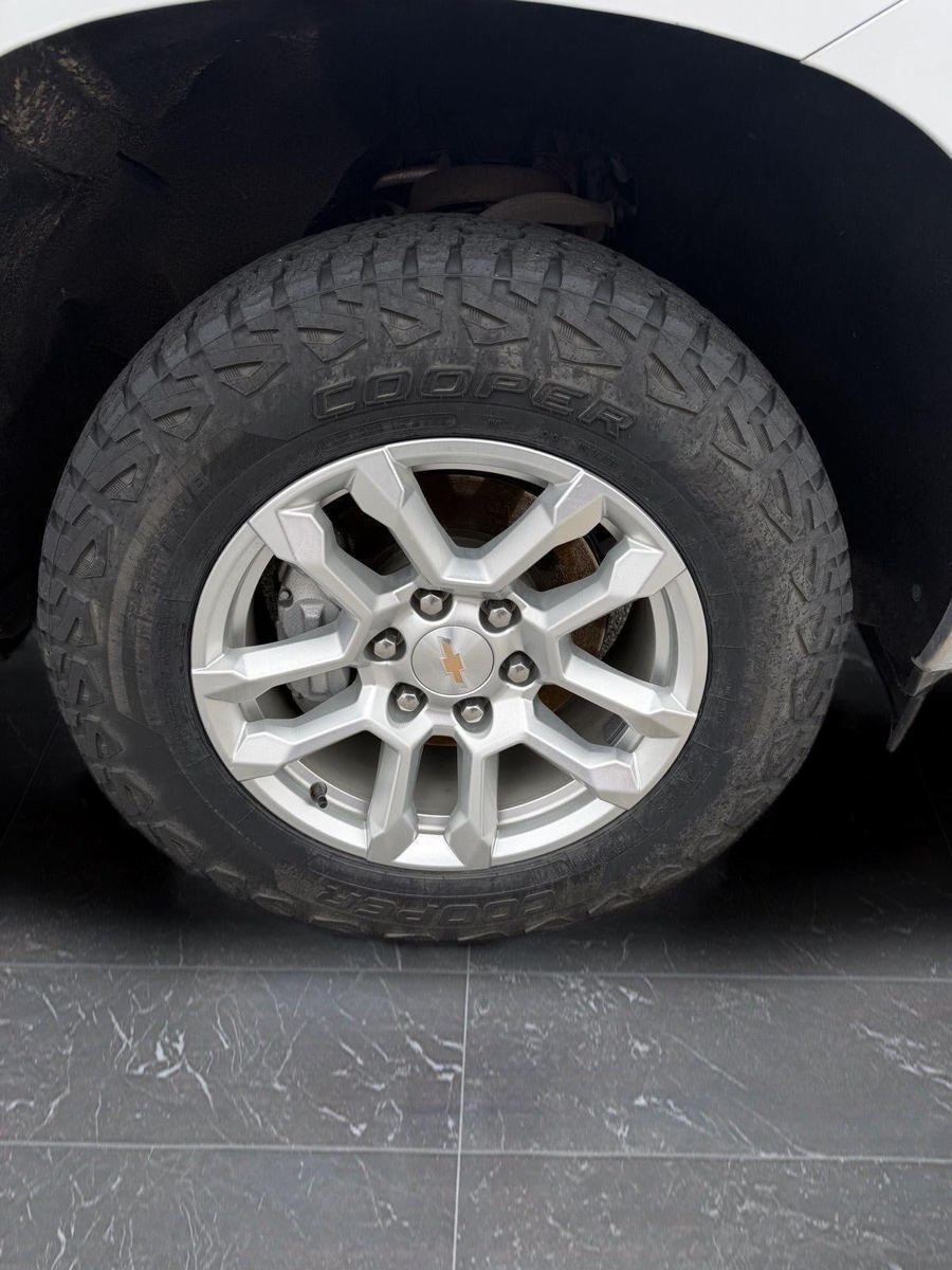 Used 2025 Chevrolet Silverado 1500 LT AWD/4WD image 21