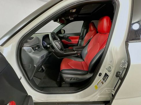 Used 2021 Toyota Highlander XSE image 21