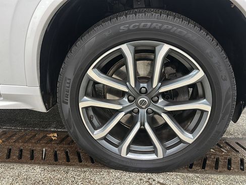 Used 2019 Volvo XC90 T6 Momentum w/ Advanced Package image 12