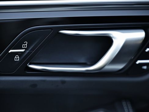 Used 2023 Porsche Macan S image 19