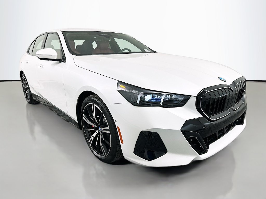 Used 2027 BMW 530i w/ M Sport Package RWD image 3
