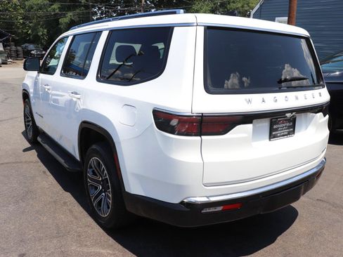 Used 2024 Jeep Wagoneer Series II AWD/4WD image 3