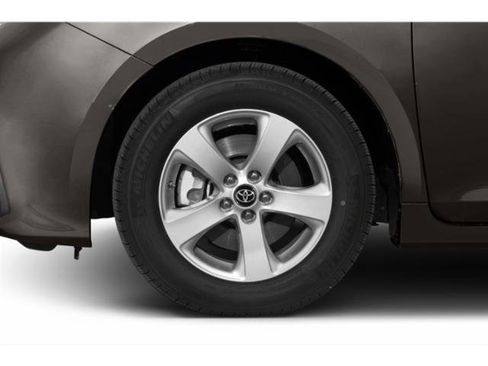 Used 2020 Toyota Sienna XLE w/ XLE Navigation Package FWD image 11
