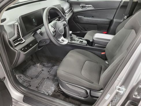 Used 2025 Kia Sportage LX image 10