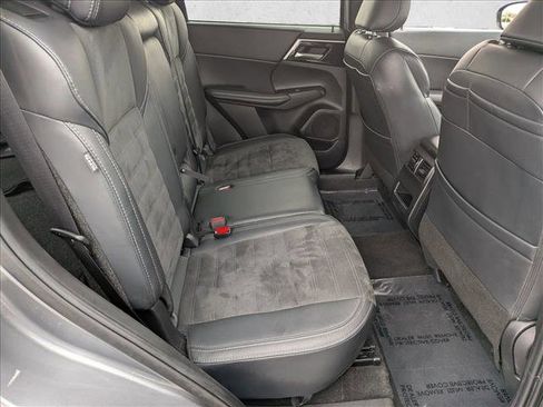 Used 2024 Mitsubishi Outlander SE image 18