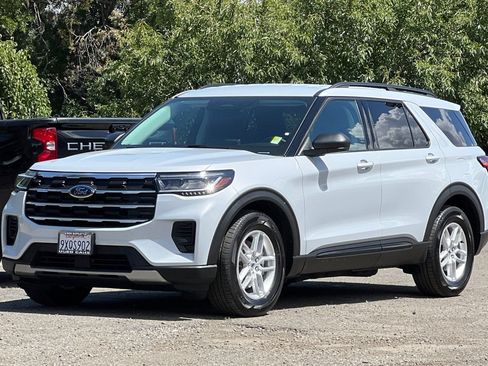 Used 2026 Ford Explorer Active RWD image 8