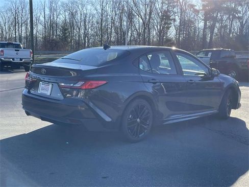 Used 2025 Toyota Camry SE image 5
