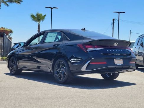 New 2026 Hyundai Elantra SEL Sport FWD image 3