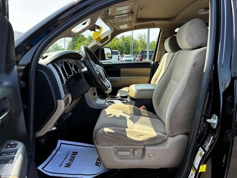 Used 2017 Toyota Sequoia SR5 AWD/4WD image 7