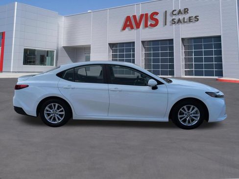 Used 2025 Toyota Camry LE FWD image 5