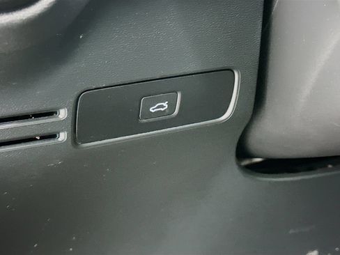 Used 2023 Volvo XC40 Recharge Ultimate w/ Protection Package Premier AWD/4WD image 10