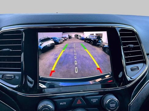 Used 2021 Jeep Grand Cherokee Limited RWD image 29