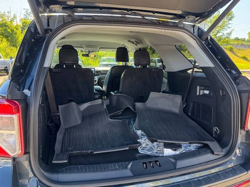 Used 2023 Ford Explorer XLT w/ Equipment Group 202A AWD/4WD image 19
