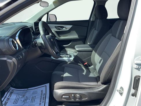 Used 2025 Chevrolet Blazer LT image 9