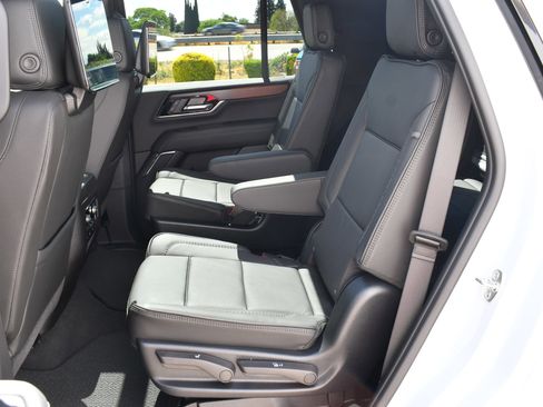 New 2026 GMC Yukon Denali w/ Denali Reserve Package AWD/4WD image 32