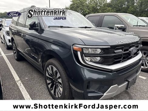 Used 2025 Ford Expedition Platinum w/ Driver's Package AWD/4WD image 1