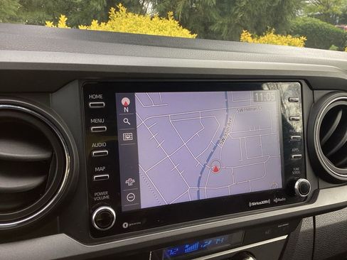 Used 2022 Toyota Tacoma TRD Off-Road w/ Technology Package AWD/4WD image 3