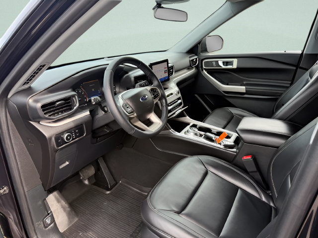 Used 2023 Ford Explorer XLT w/ Equipment Group 202A AWD/4WD image 4