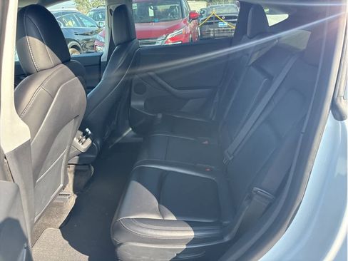 Used 2022 Tesla Model Y Long Range image 5