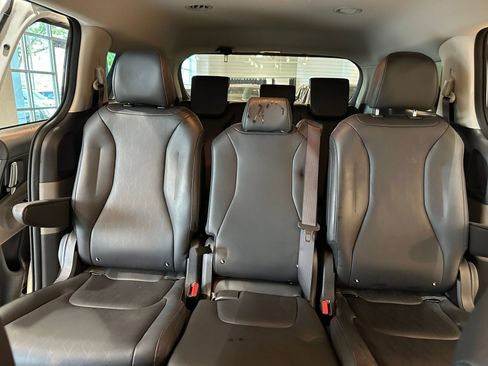 Used 2026 Kia Carnival FWD image 41