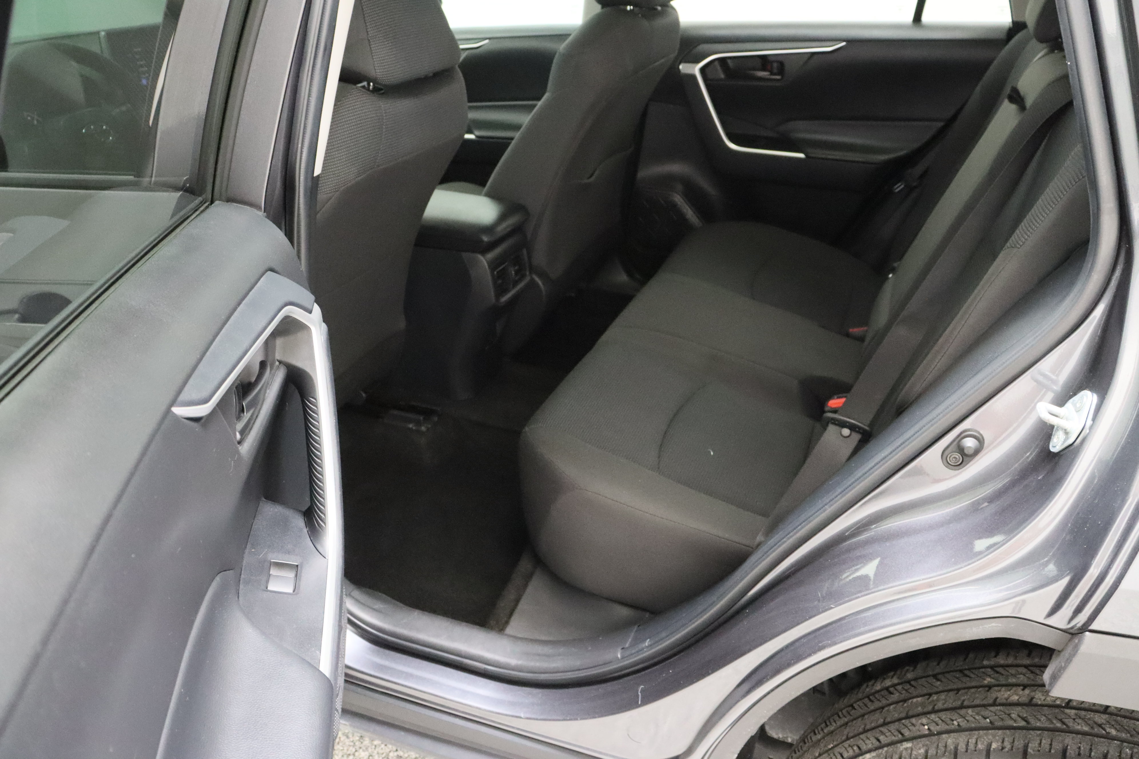 Used 2024 Toyota RAV4 LE FWD image 24