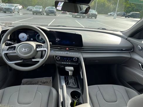 Used 2024 Hyundai Elantra SEL image 18