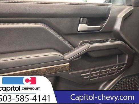 Used 2024 Toyota Tacoma Limited w/ Limited Package (LT) AWD/4WD image 11