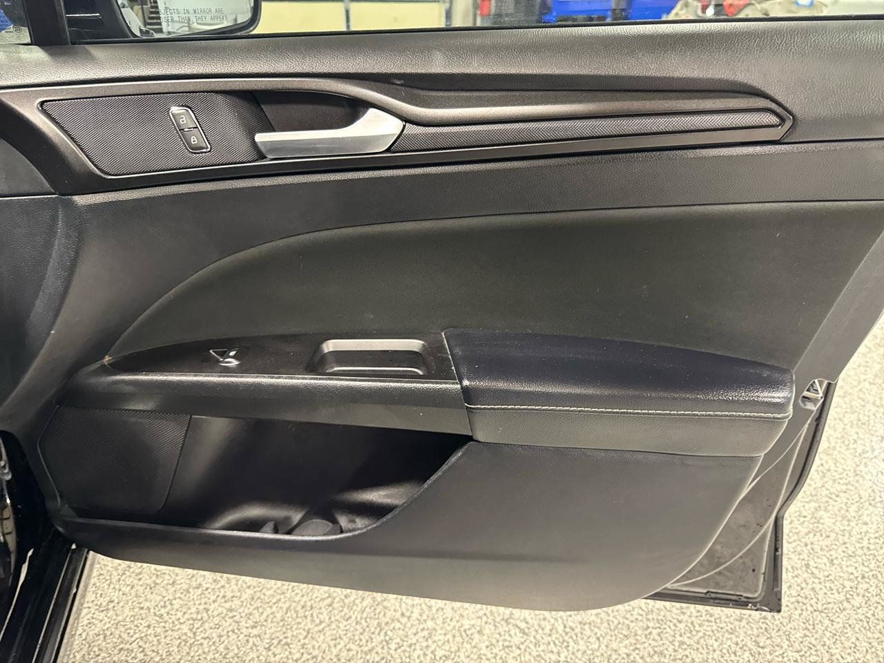 Used 2018 Ford Fusion SE w/ Equipment Group 201A FWD image 14